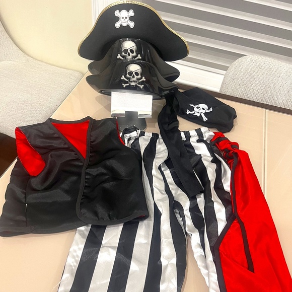 Children's Pirate Play / Halloween Costume - Picture 1 of 5